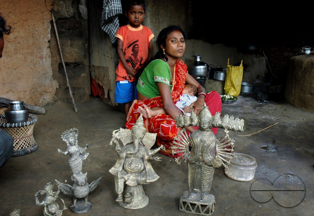 A family that makes bronze idols for a living. Bankura, West Bengal, India. July 14, 2005. .